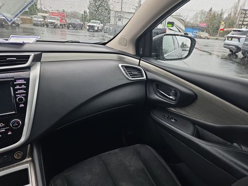 Used 2018 Nissan Murano SV w/ Premium Package image 23