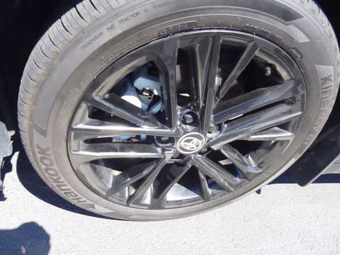 Used 2025 Toyota Camry SE w/ Convenience Package image 16