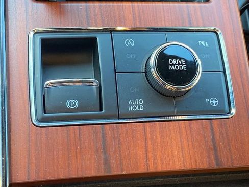 Certified 2021 Lincoln Navigator Reserve w/ Luxury Package AWD/4WD image 28