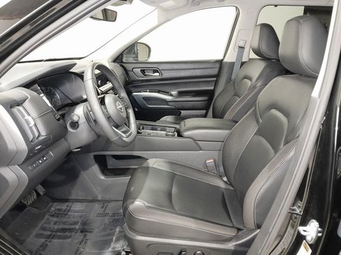 Used 2025 Nissan Pathfinder SL AWD/4WD image 10