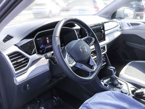 New 2025 Volkswagen Taos SE image 3