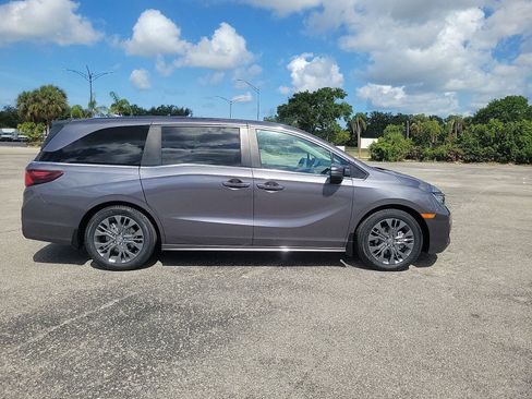 Used 2025 Honda Odyssey Touring image 5