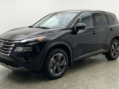 Used 2025 Nissan Rogue SV AWD/4WD image 3
