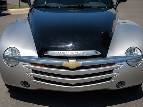 Used 2005 Chevrolet SSR w/ Preferred Equipment Group RWD image 9