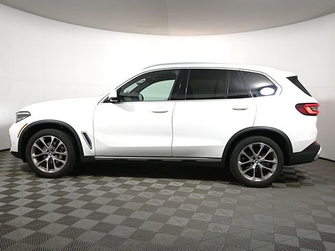 Used 2022 BMW X5 xDrive40i w/ Premium Package AWD/4WD image 2
