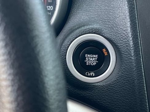 Used 2019 Dodge Journey SE FWD image 13