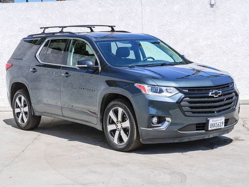 Used 2020 Chevrolet Traverse LT w/ LT Premium Package AWD/4WD image 3