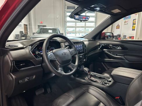 Used 2023 Chevrolet Traverse RS image 15