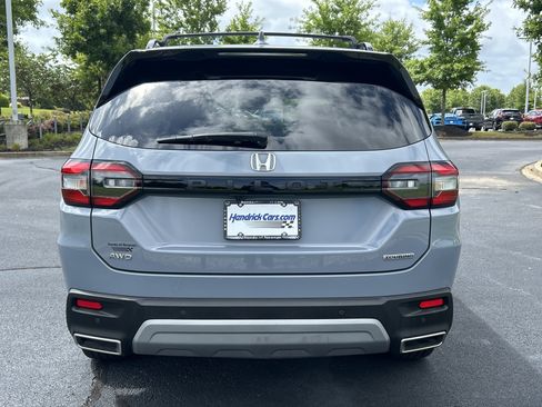 Used 2025 Honda Pilot Touring image 8