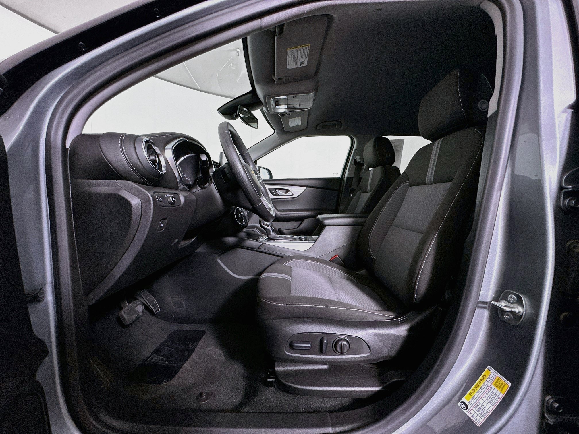 Used 2025 Chevrolet Blazer LT FWD image 13