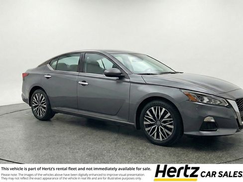 Used 2025 Nissan Altima 2.5 SV FWD image 1