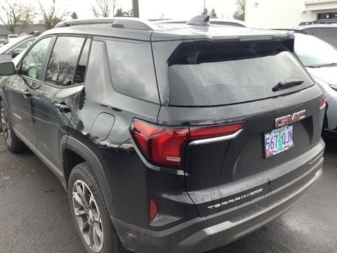 Used 2025 GMC Terrain Elevation w/ Elevation Premium Package image 3