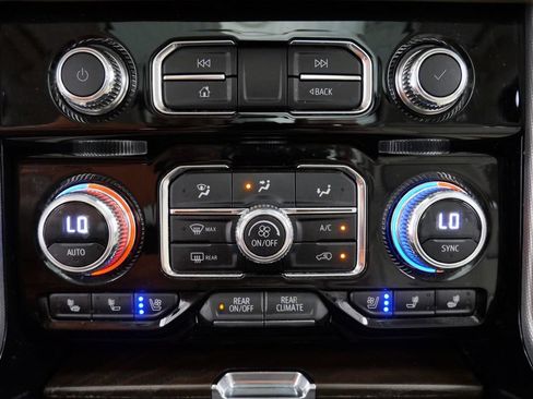 Used 2023 GMC Yukon XL Denali AWD/4WD image 30