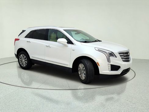 Used 2017 Cadillac XT5 Luxury w/ Driver Awareness Package FWD image 5
