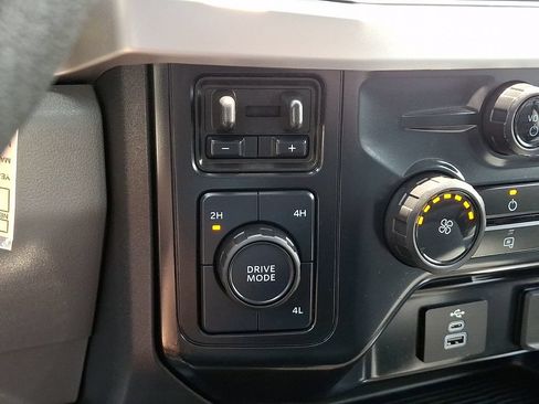Used 2025 Ford F250 XLT AWD/4WD image 23