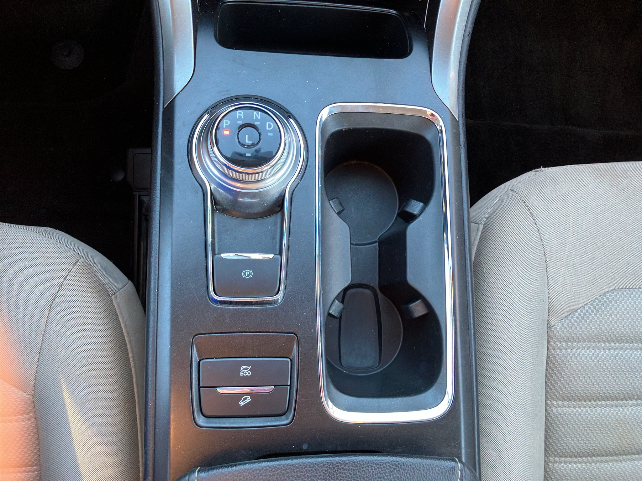 Used 2018 Ford Fusion SE FWD image 21