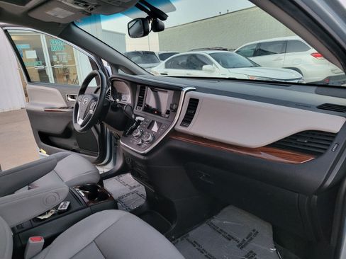 Used 2016 Toyota Sienna Limited Premium AWD/4WD image 22