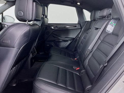 Certified 2025 Porsche Macan image 21