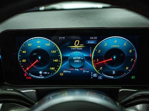 Used 2022 Mercedes-Benz GLB 250 image 16