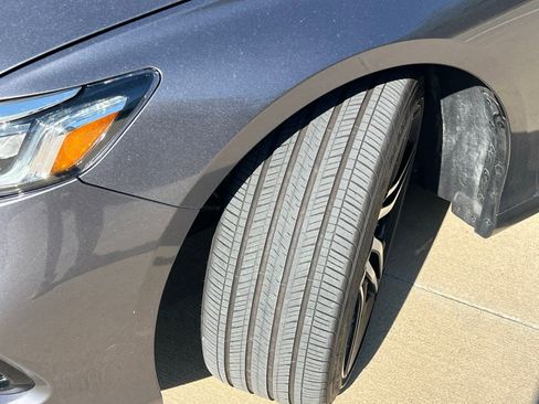 Used 2022 Honda Accord Touring image 9