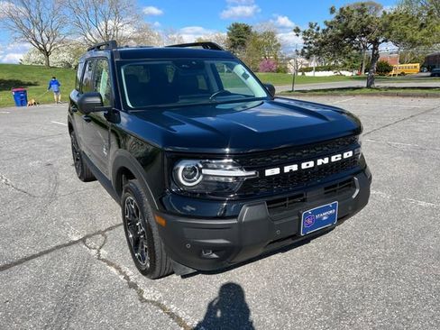 Used 2025 Ford Bronco Sport Outer Banks w/ Outer Banks Tech Package+ AWD/4WD image 2