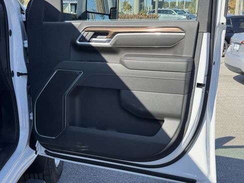 Used 2025 Chevrolet Silverado 2500 LT w/ Convenience Package image 34