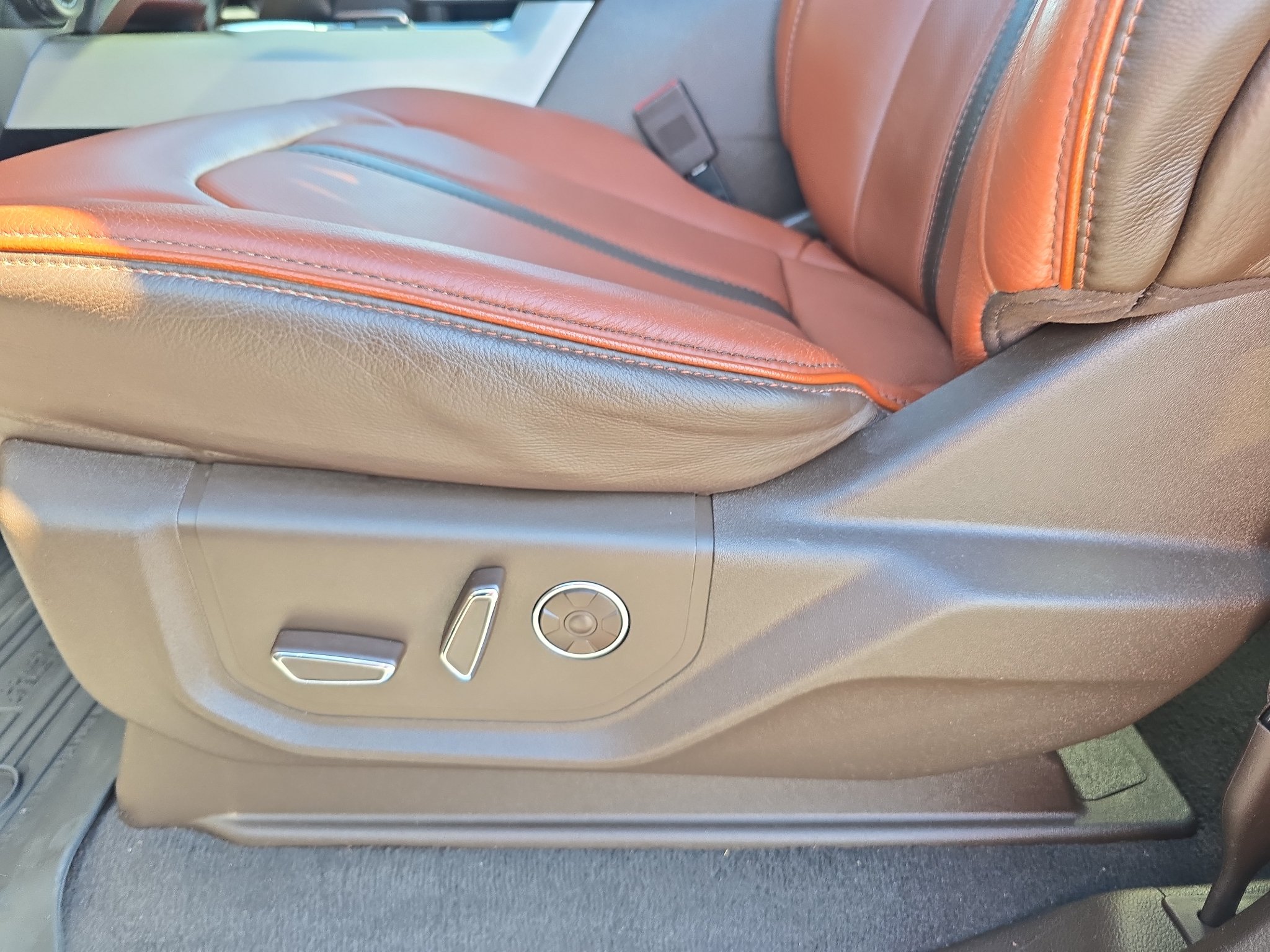 Used 2022 Ford F350 King Ranch w/ King Ranch Ultimate Package AWD/4WD image 17