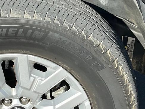 Used 2022 Nissan Frontier SV RWD image 6