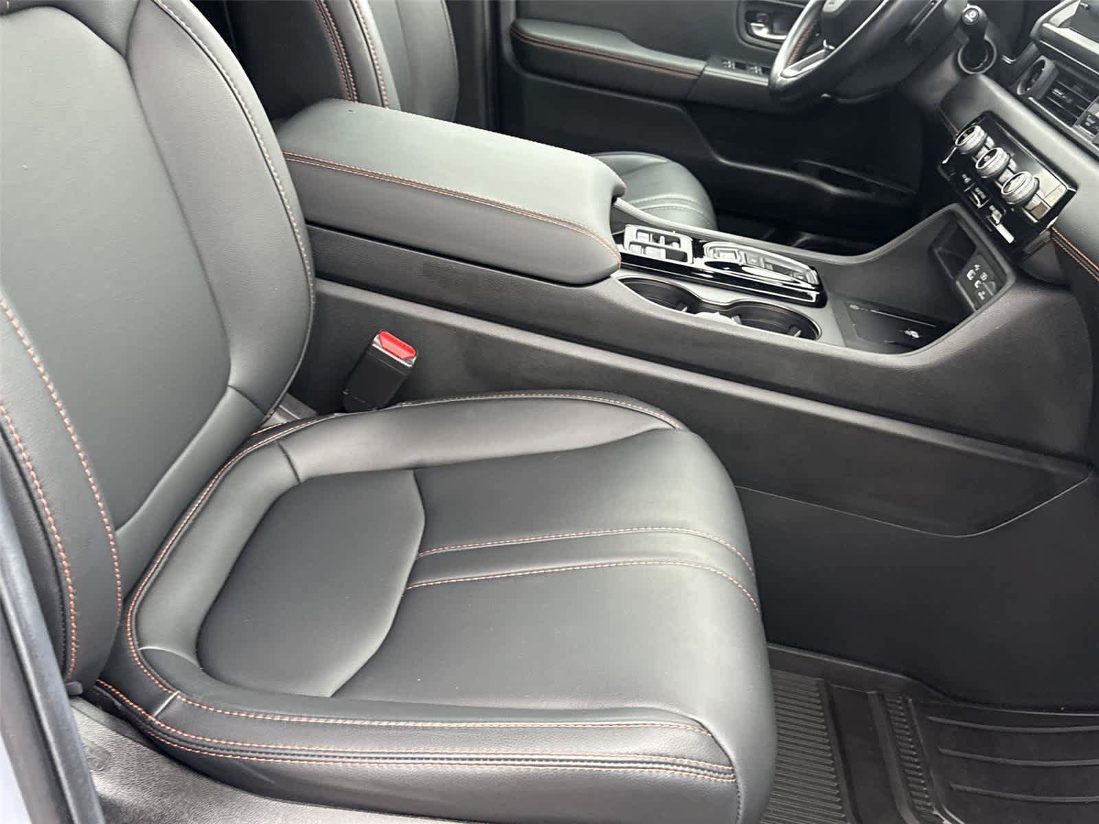Used 2025 Honda Pilot TrailSport image 16