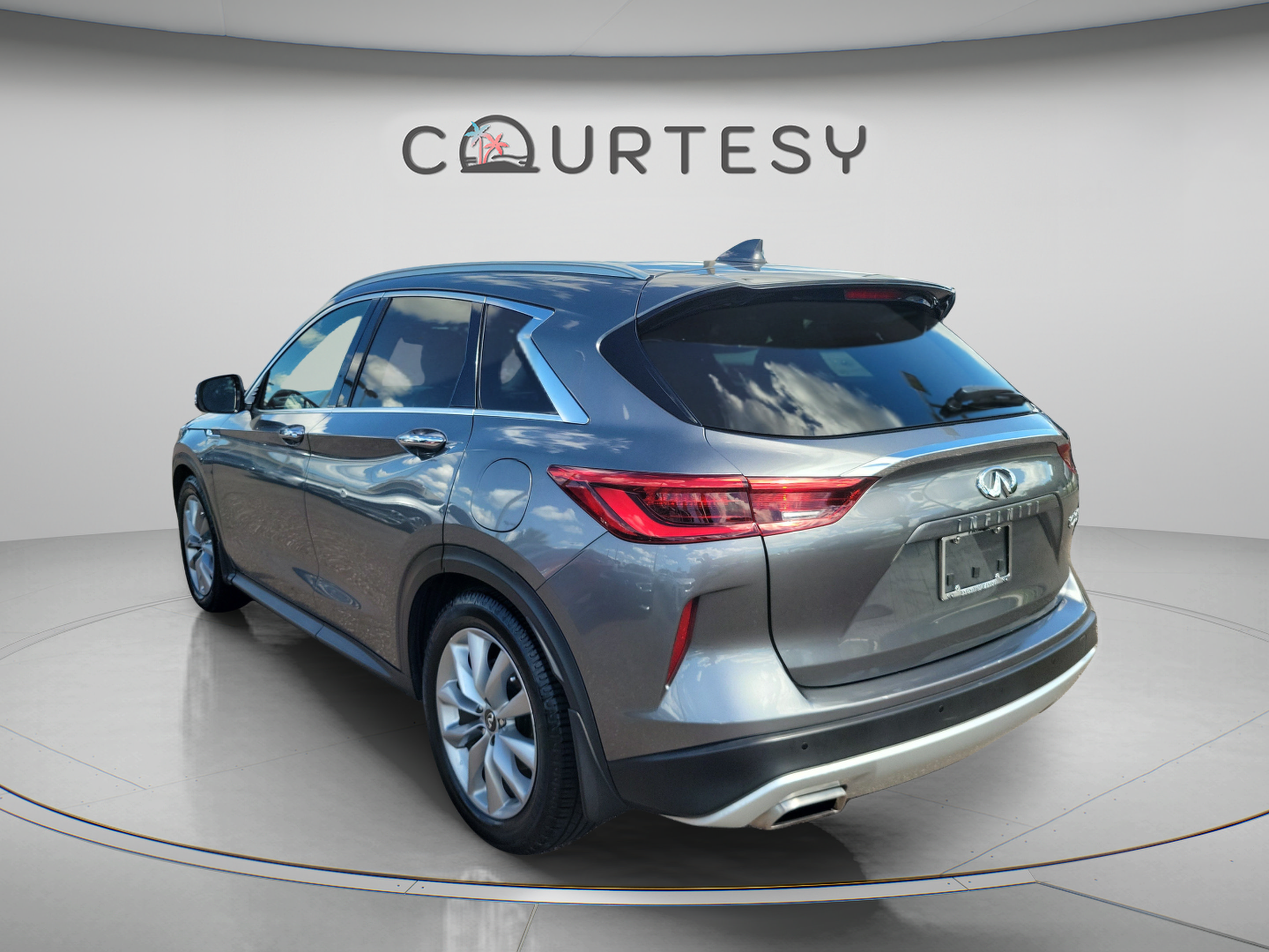 Used 2020 INFINITI QX50 Luxe w/ Navigation Package FWD image 3