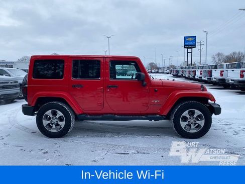 Used 2018 Jeep Wrangler Unlimited Sahara w/ Connectivity Group image 14
