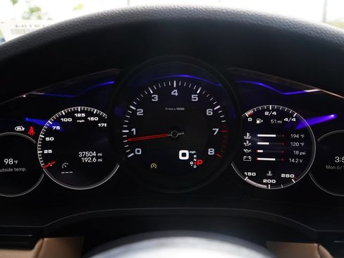 Used 2022 Porsche Cayenne AWD/4WD image 31