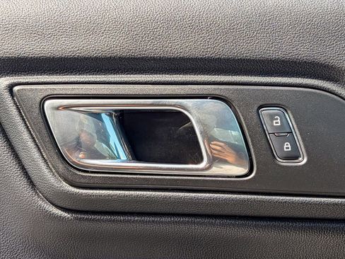 Used 2018 Ford Mustang Premium image 41