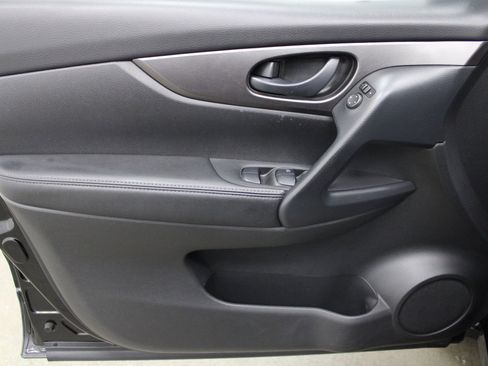 Used 2020 Nissan Rogue Sport S image 9