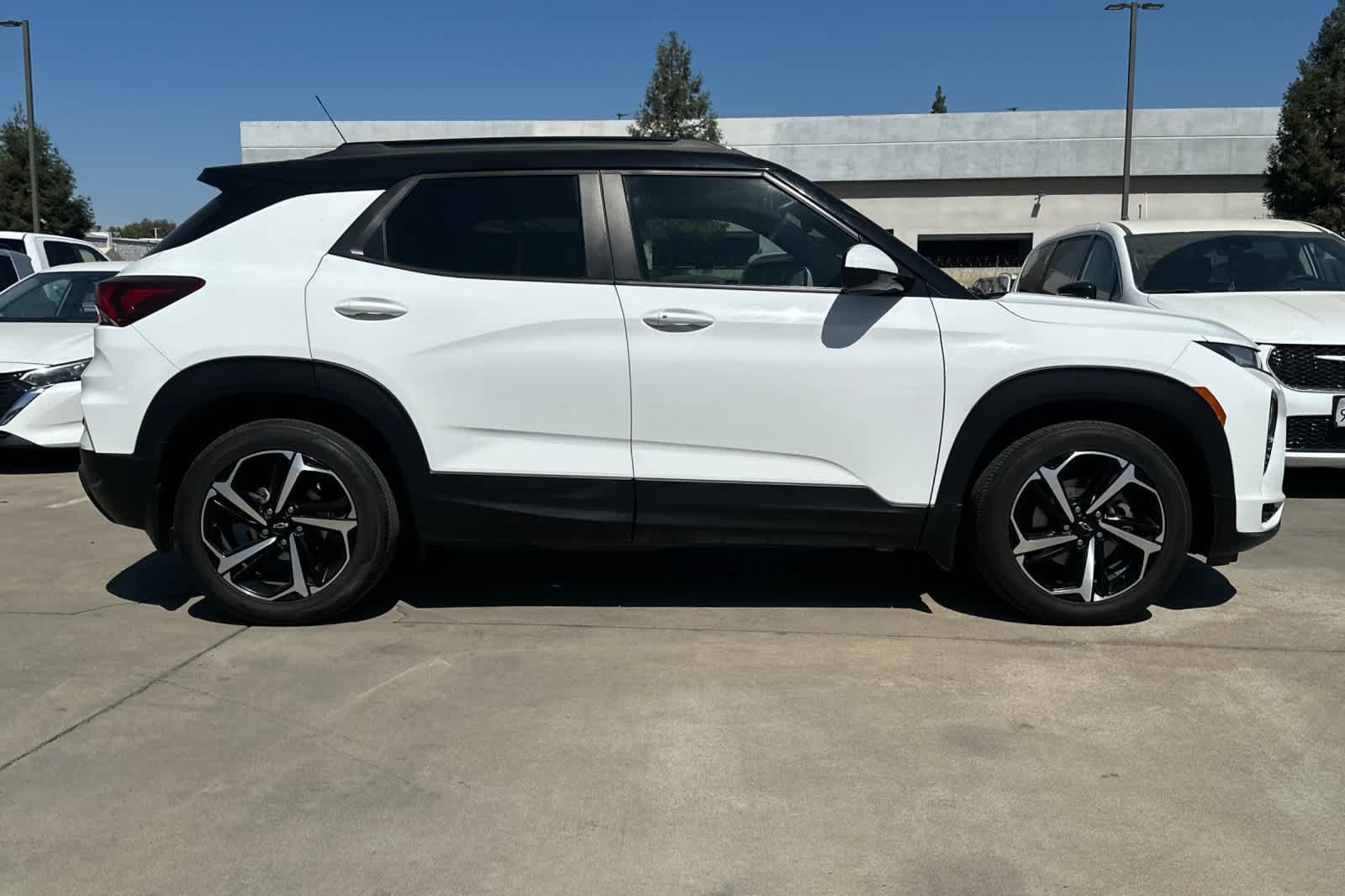 Used 2022 Chevrolet TrailBlazer RS w/ Sun and Liftgate Package FWD image 9