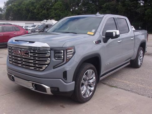 Used 2025 GMC Sierra 1500 Denali AWD/4WD image 3