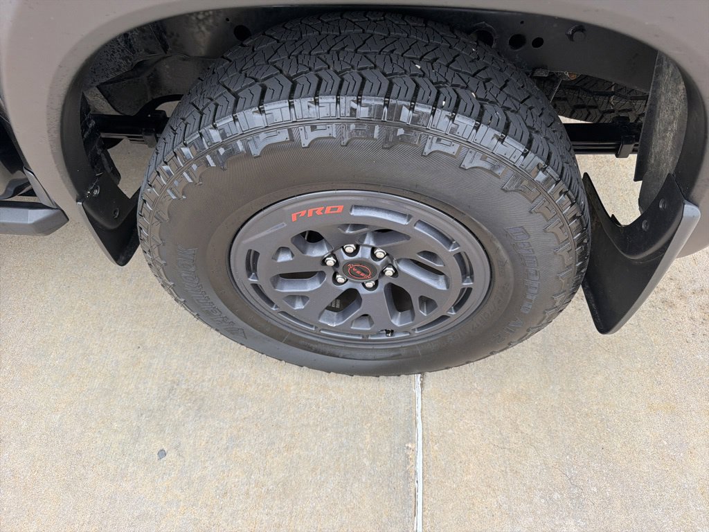 Used 2025 Nissan Frontier PRO-4X AWD/4WD image 9