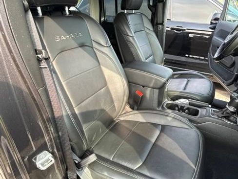 Used 2022 Jeep Wrangler Unlimited Sahara w/ Cold Weather Group AWD/4WD image 31