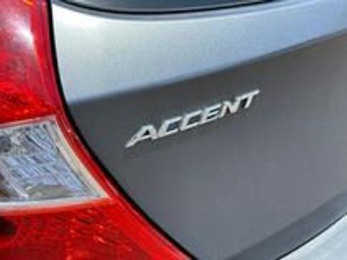 Used 2013 Hyundai Accent SE FWD image 23