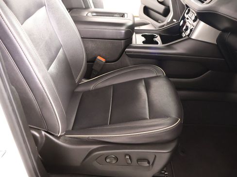 Used 2023 Chevrolet Suburban Premier image 13