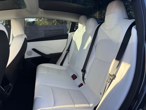 Used 2025 Tesla Model 3 Long Range image 9