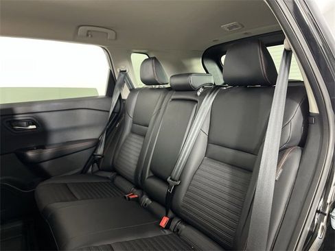 Certified 2025 Nissan Rogue SV image 21