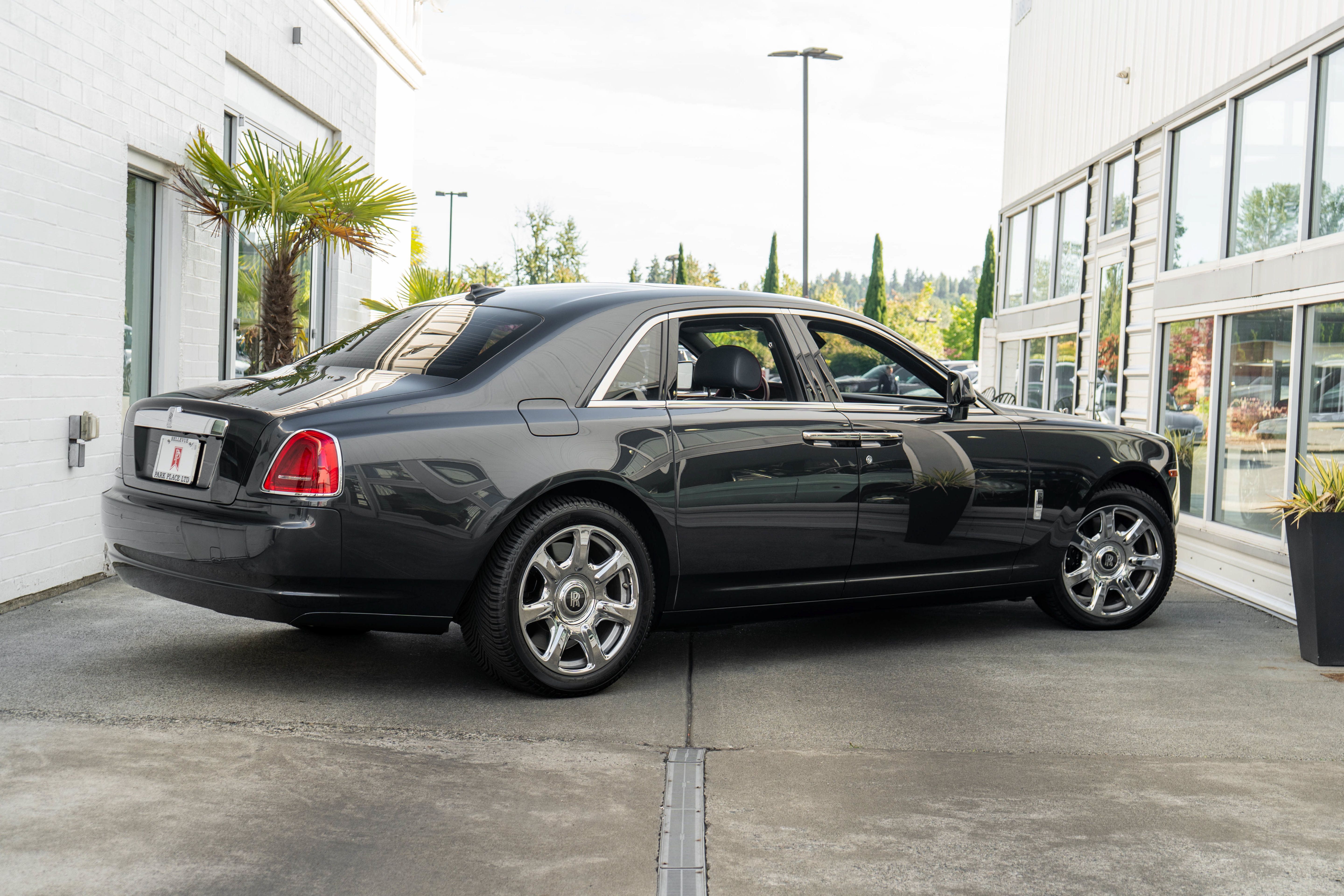 Used 2017 Rolls-Royce Ghost RWD image 7