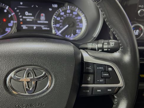 Used 2023 Toyota Highlander XLE image 20