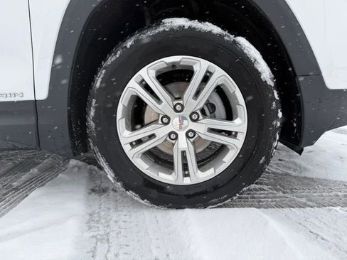 Used 2024 GMC Terrain SLE image 30