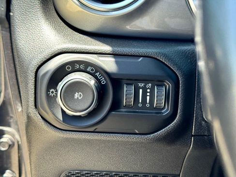 Used 2019 Jeep Wrangler Unlimited Sahara image 19