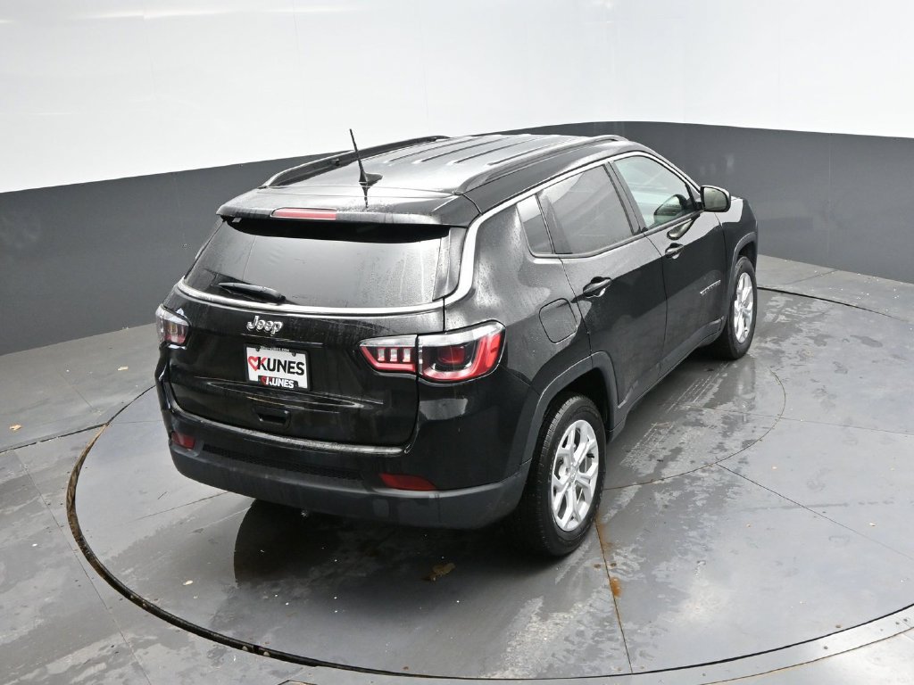 Used 2024 Jeep Compass Latitude AWD/4WD image 30