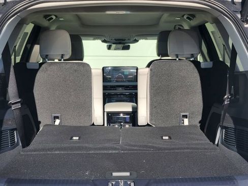 New 2026 Lincoln Aviator AWD w/ Jet Appearance Package image 17