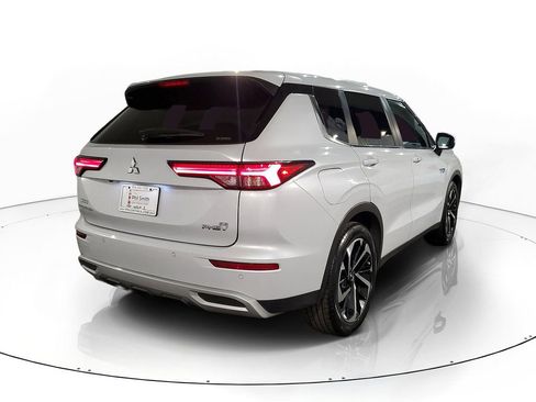 Used 2023 Mitsubishi Outlander SE AWD/4WD image 6