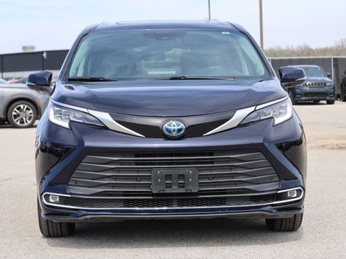 Used 2023 Toyota Sienna Limited AWD/4WD image 5